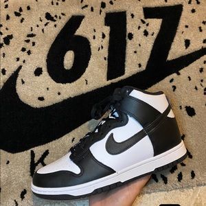 Nike Dunk High Black/White aka “Panda” Womens 🐼